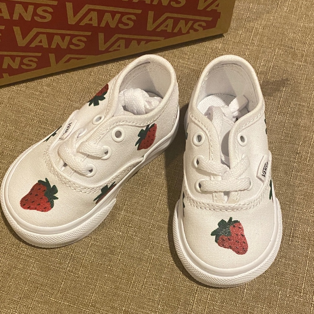 Vans Kids Sneakers with Strawberry Print